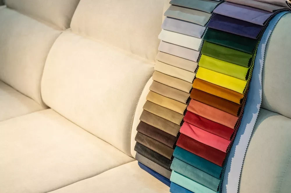 choisir un tissu pour des rideaux ou un fauteuil
