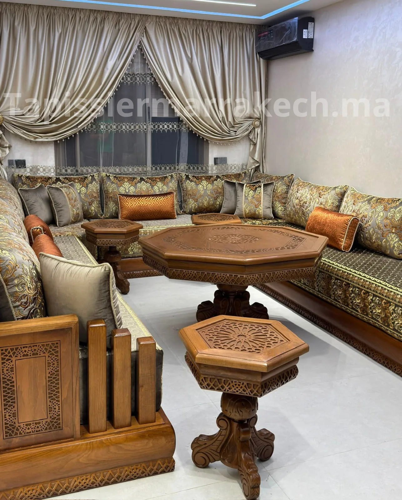 salon-marocain-vert-dore-rideaux